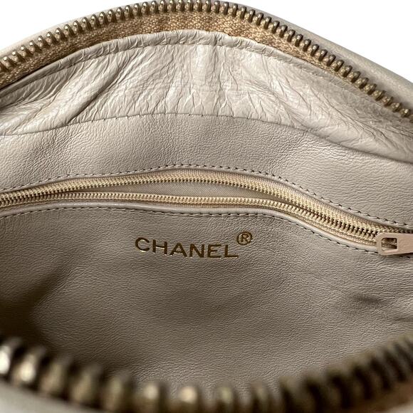 Chanel Vintage Tan Beige Quilted 24K Gold Chain Strap Camera Bag - Picture 14 of 15